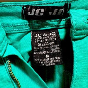 JC & JQ, size M, turquoise color.